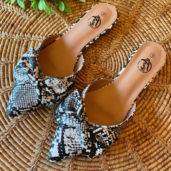 Trary Shoes - {Trary} Black & White Animal Pattern Bow Mules